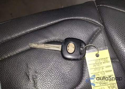 1998 Lexus Es 300 z USA, uszkodzony, nr VIN JT8BF28G8W5049848